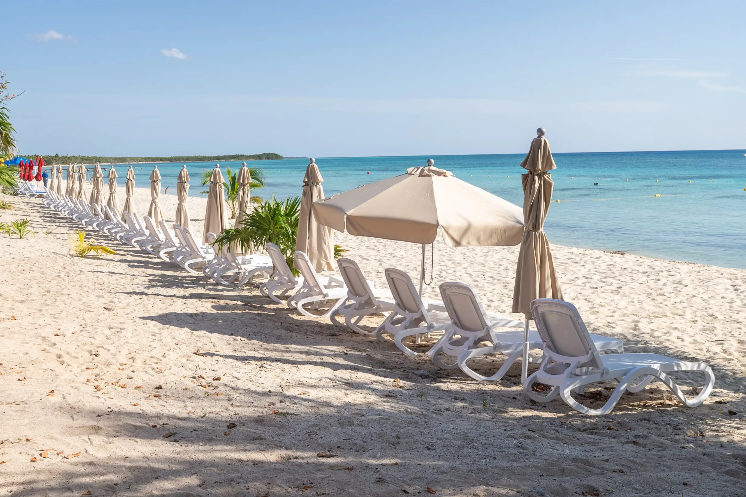 KUZA – VIP Pass Beach Camastros KUZA – VIP Pass Beach Camastros